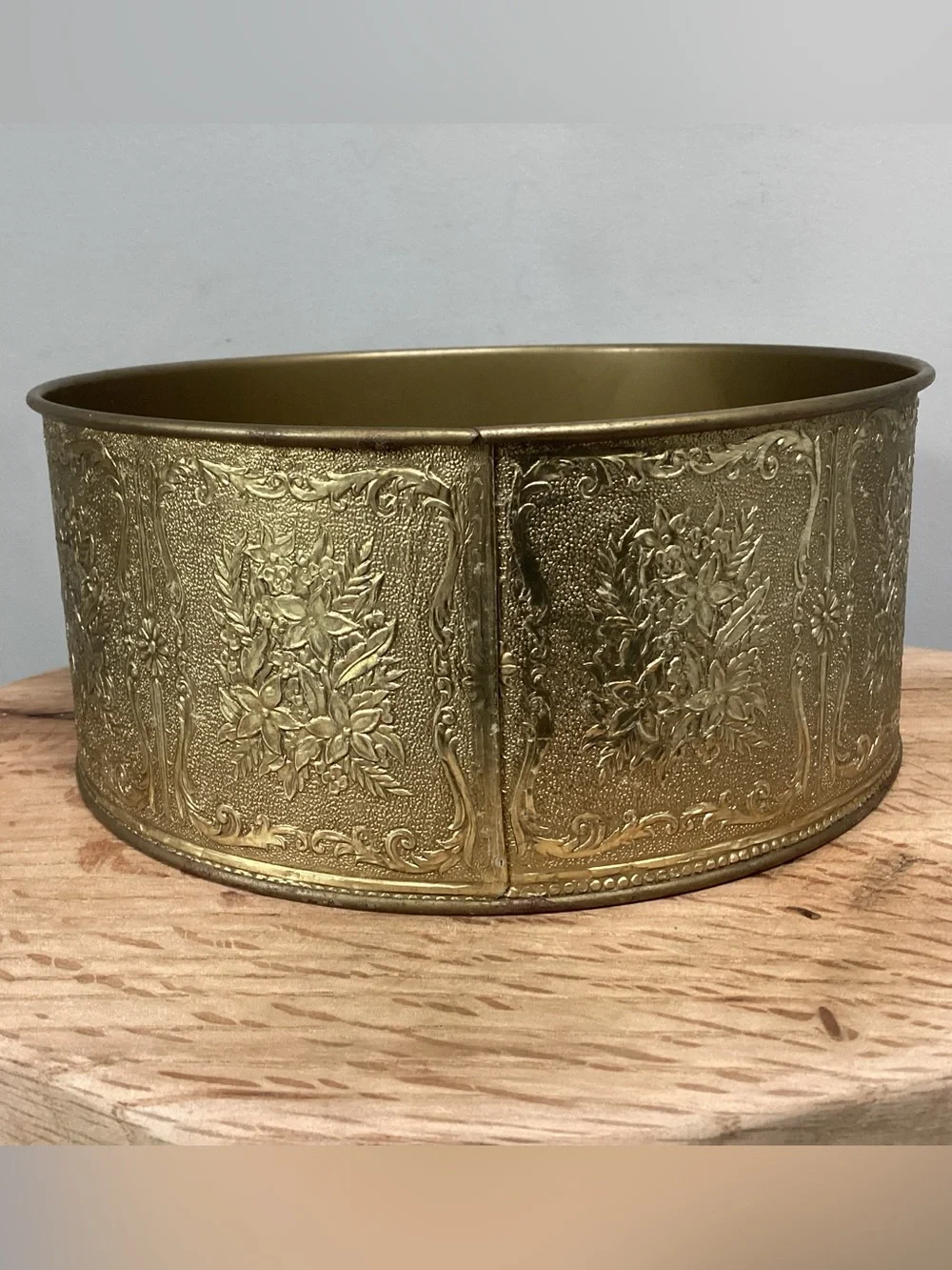 🟡 Vintage - Guildcraft New York - 1940s - 1950s Collectible - Unique - Metal